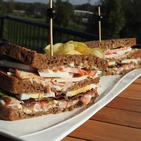 Frühstückspension Cafe Brasserie Het Heerenhuis 3*