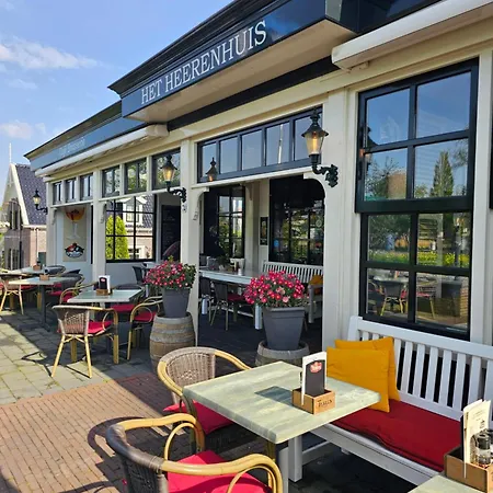 Café Brasserie Het Heerenhuis Couette-café 3*